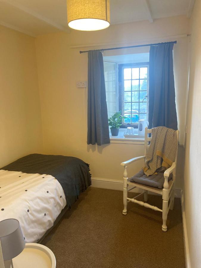 The Fleur-De-Lis Hotel Chiselborough Room photo